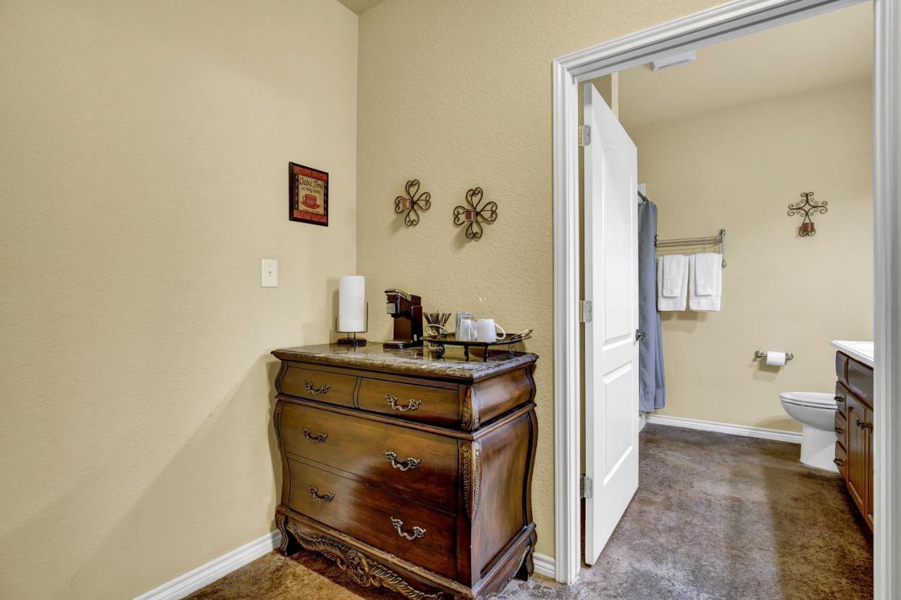 Romantic Oasis With Hot Tub Near Fred And Wineries! Fredericksburg Exteriör bild