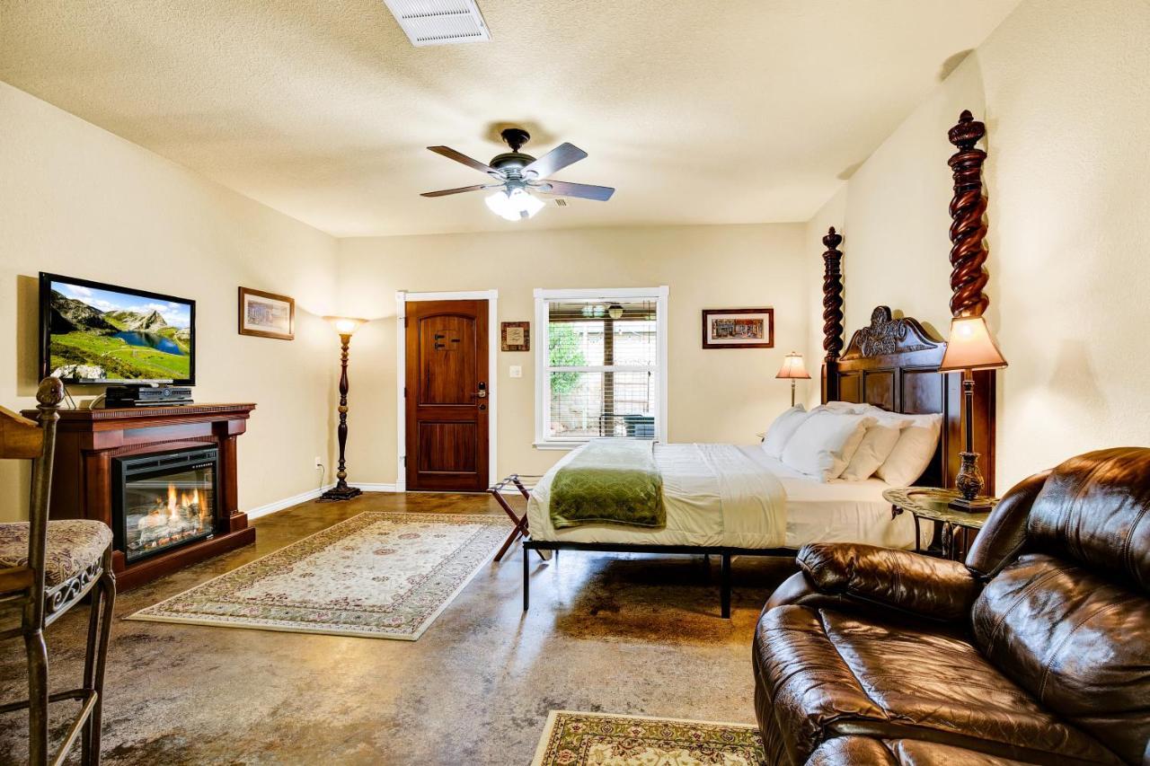 Romantic Oasis With Hot Tub Near Fred And Wineries! Fredericksburg Exteriör bild