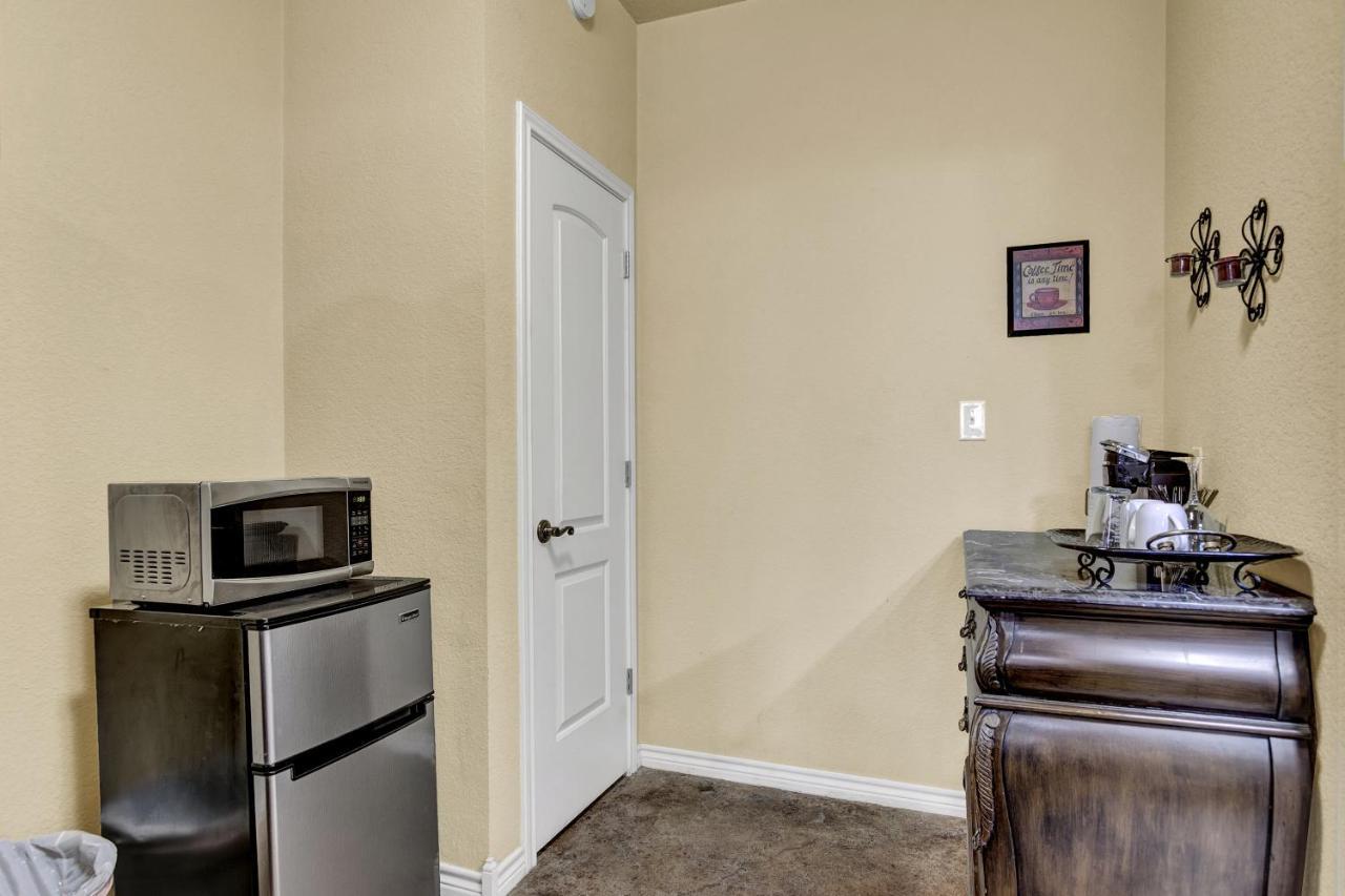 Romantic Oasis With Hot Tub Near Fred And Wineries! Fredericksburg Exteriör bild