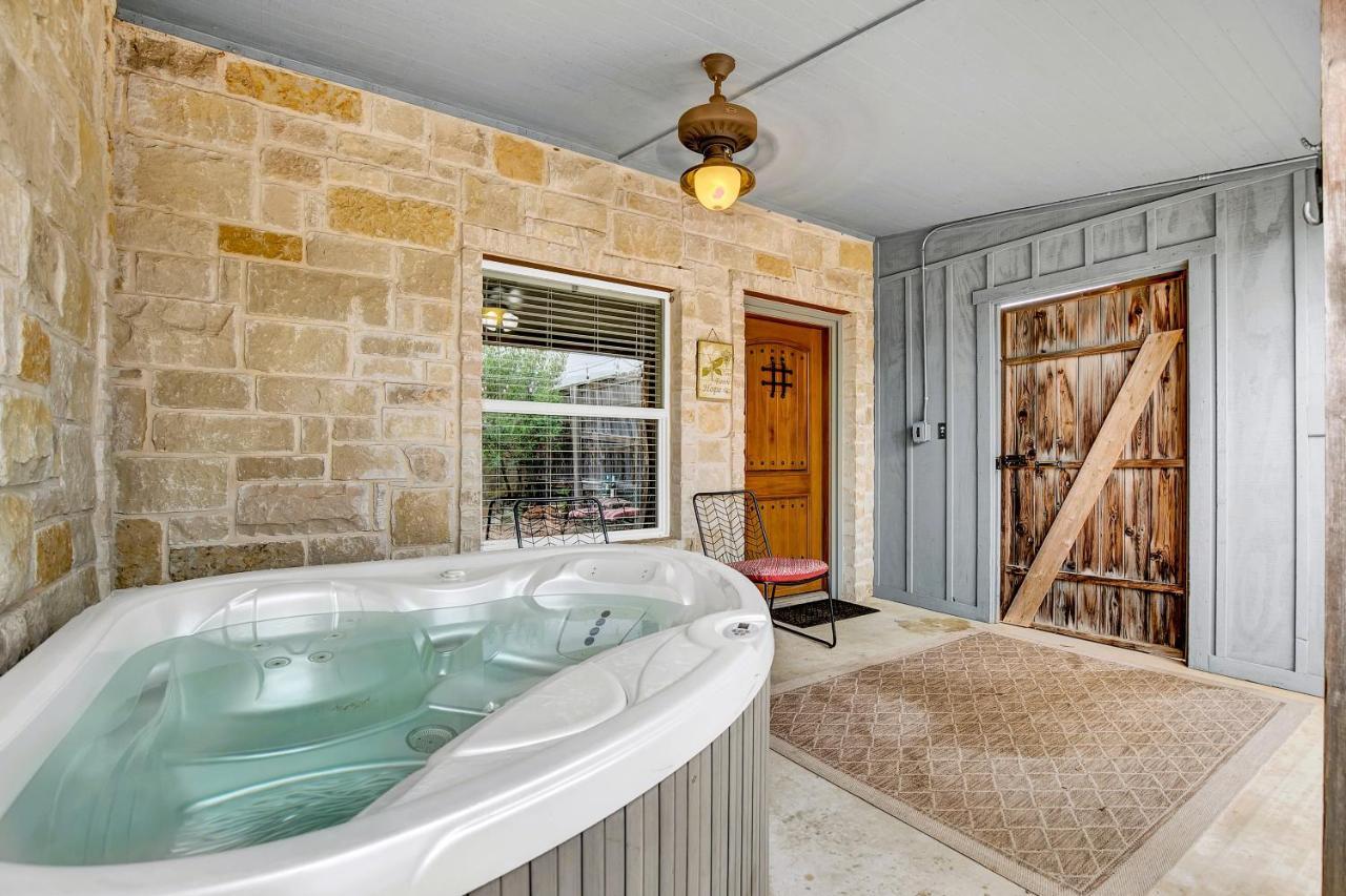 Romantic Oasis With Hot Tub Near Fred And Wineries! Fredericksburg Exteriör bild