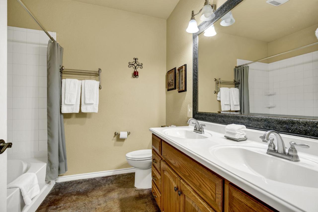 Romantic Oasis With Hot Tub Near Fred And Wineries! Fredericksburg Exteriör bild