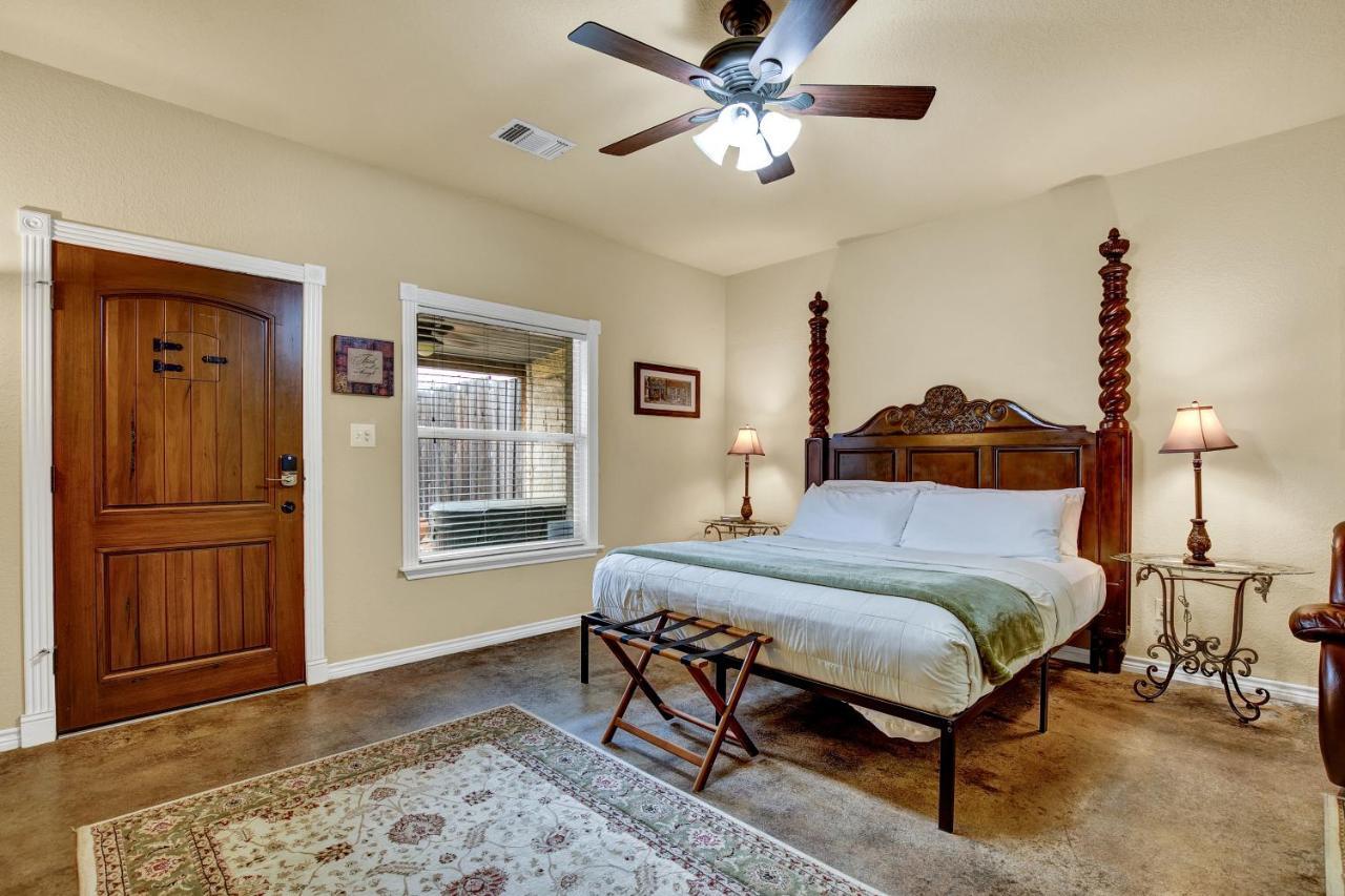 Romantic Oasis With Hot Tub Near Fred And Wineries! Fredericksburg Exteriör bild