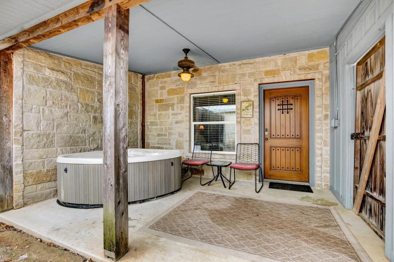 Romantic Oasis With Hot Tub Near Fred And Wineries! Fredericksburg Exteriör bild